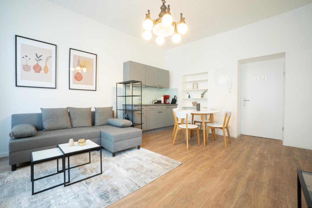 Spacious Apartment With Huge Shared Terrace And Grill Located Between City Centre And Donau River Wenen Buitenkant foto